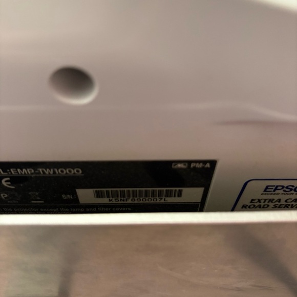 EPSON EMP-TW100 Projector HDMI PowerLite Cinema W/ Chord Electronic Movie - Picture 8 of 9